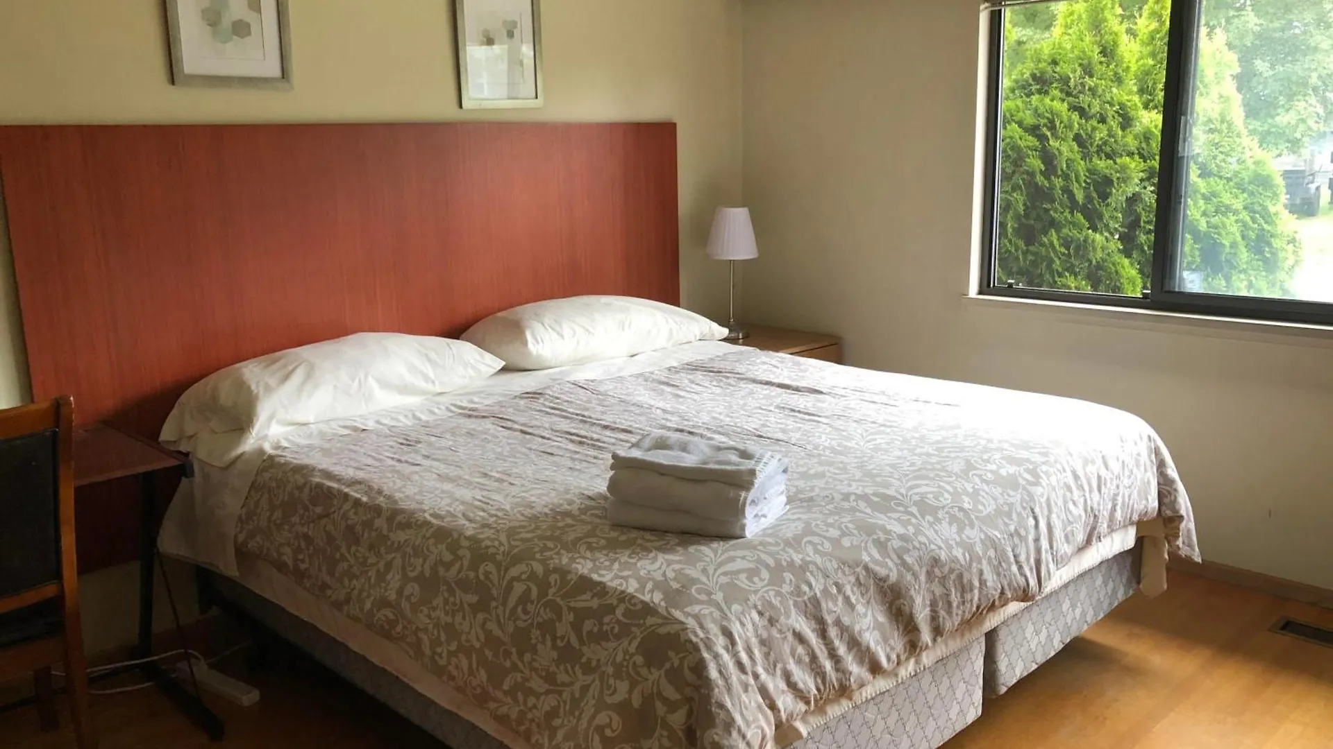 Comfort Cottage Guest House Near Subway Station, Bus And Downtown Vancouver